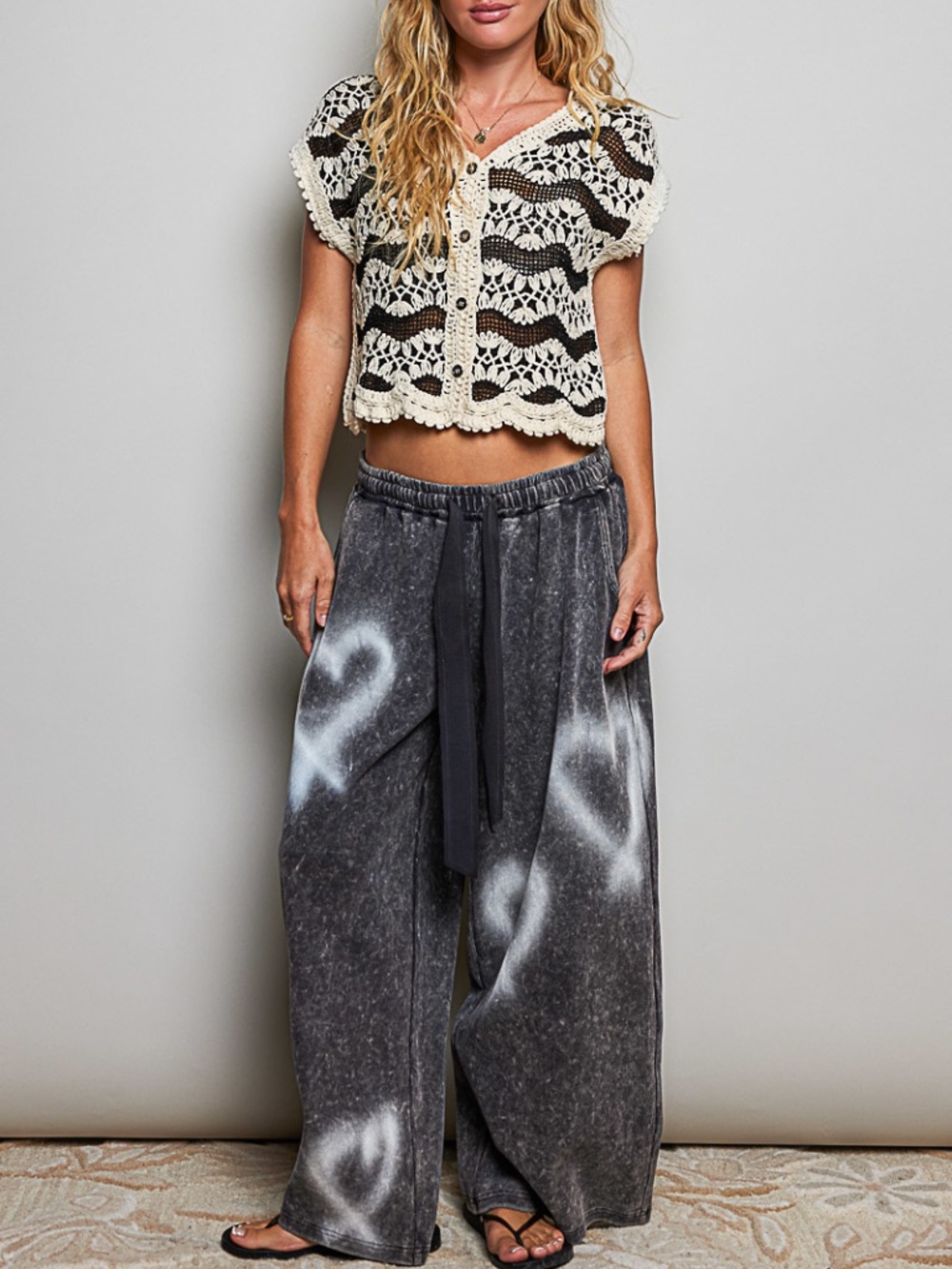 POL Charcoal Spray Paint Style Hearts Print Stretchy Waist Wide leg Pants - Picture 3 of 5